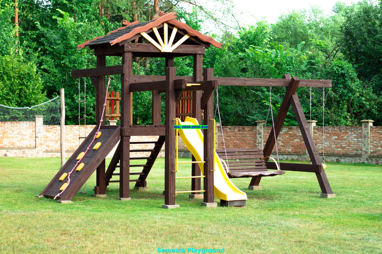 Pembuatan Playground Kayu Anak