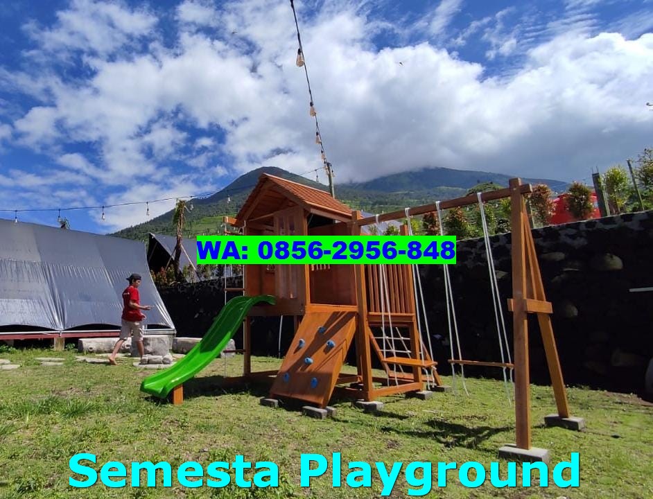 Pembuatan Playground Kayu Anak